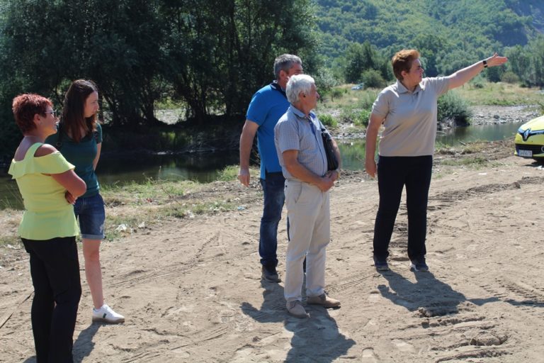 Кметът на Тетевен инспектира дейностите по закриването и рекултивацията на старото депо за битови отпадъци в Гложене