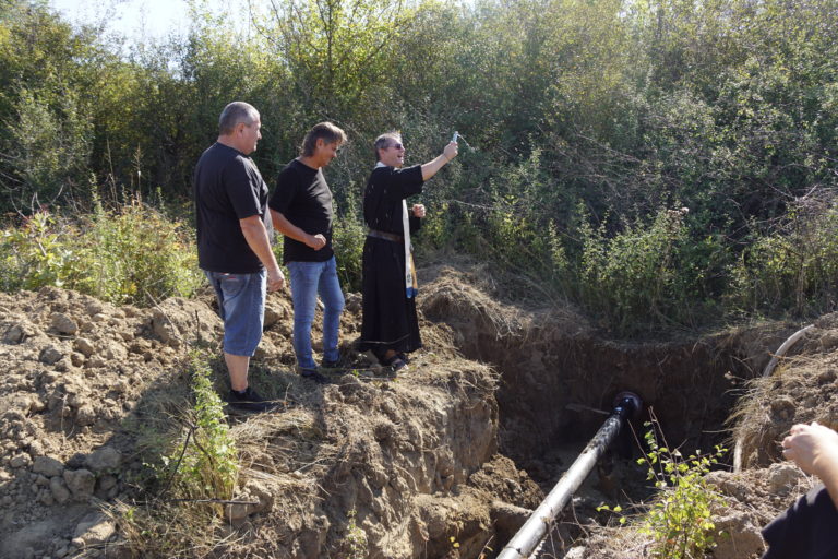 Днес в село Трънчовица  беше завършена подмяната на 430 м. водопроводни тръби