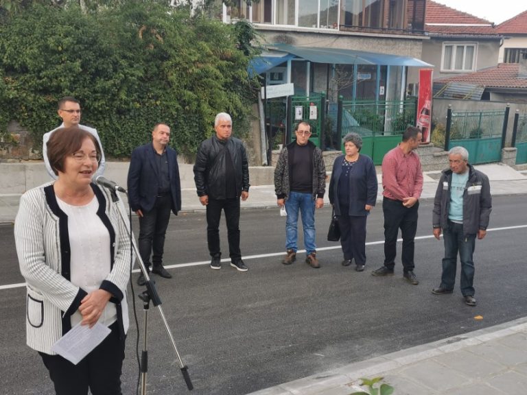 В Деня на българската община официално беше открита цялостно реконструираната ул. „Захари Зограф“