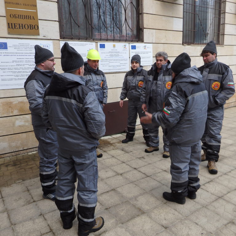 Стимулират доброволците от Ценово с дърва за огрев