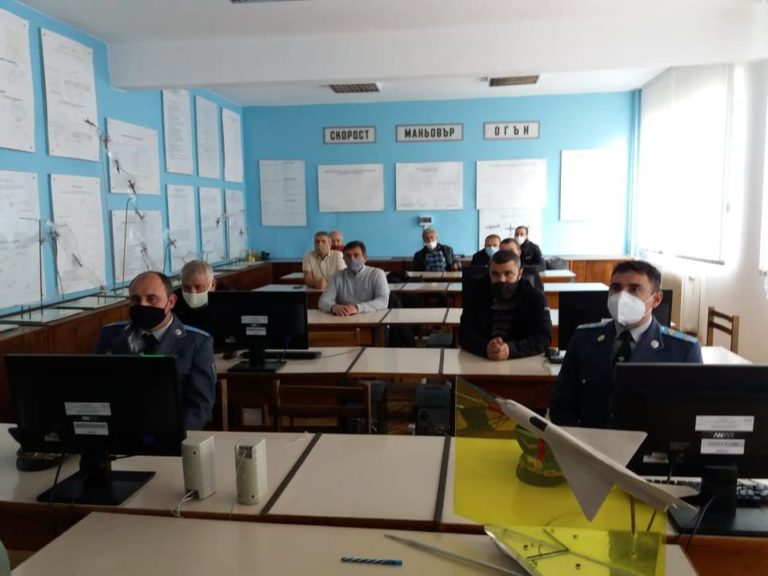 Завърши курс за придобиване  на категория за самолет тип „Cessna 172“ на технически персонал