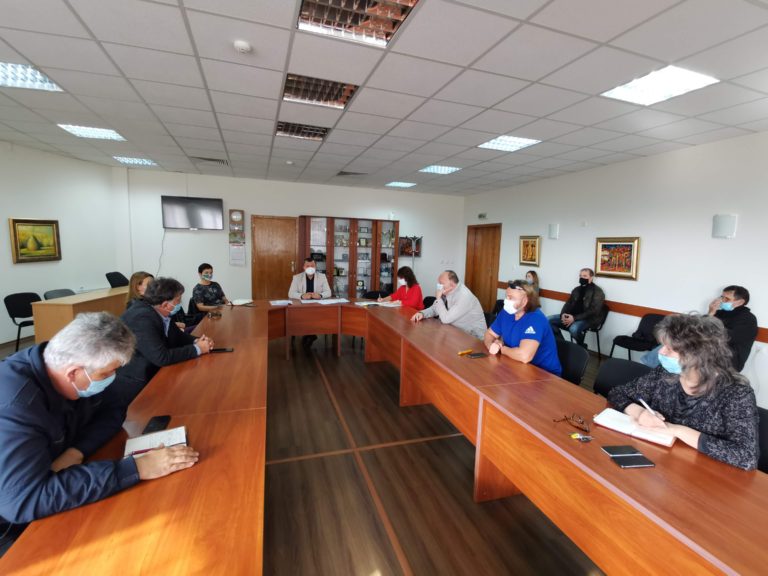 Общинският кризисен щаб в Павликени потвърди решението си заведенията да затварят в 22:00 часа