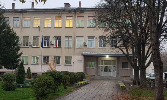 Учители и родители с отворено писмо до общинските съветници във връзка с проекта  за нова сграда за ОУ „Валери Петров”