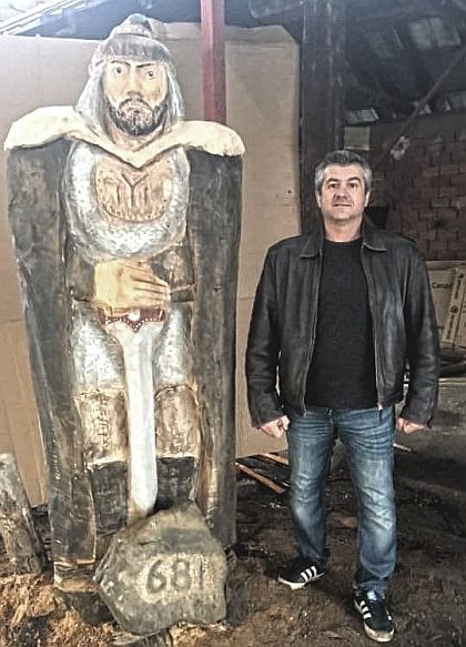 Хан Аспарух величествено изправи ръст в град Левски