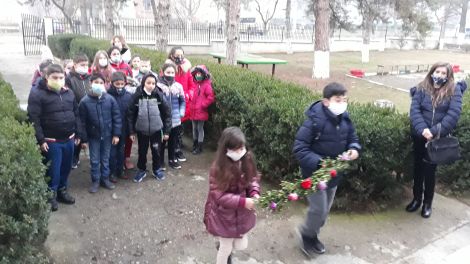 Ученици от Ценово почетоха паметта на Ботев