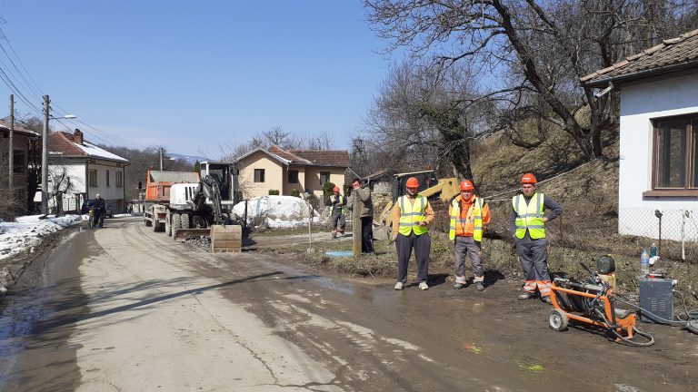 Министърът на околната среда и водите даде старт на реконструкцията на вътрешната ВиК мрежа в Априлци