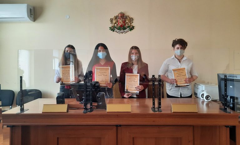 Отличиха ученици, участвали в конкурс за есе, организиран от Окръжен съд – Плевен