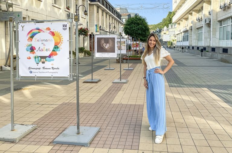 Изложба в пешеходната зона показва бебетата на Ловеч