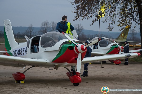 На Летище Долна Митрополия пристигнаха новите самолети “ZLIN Z242L”