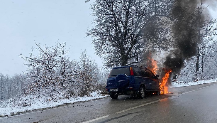 Джип горя в района на село Изворче