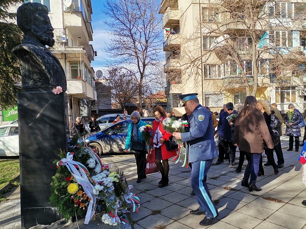 Плевен отбеляза тържествено 174 години от рождението на Ботев