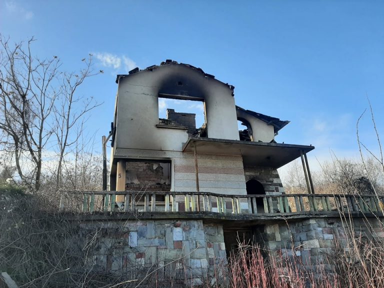 Районна прокуратура – Ловеч ръководи досъдебно производство относно пожар във вила, при който са пострадали младежи