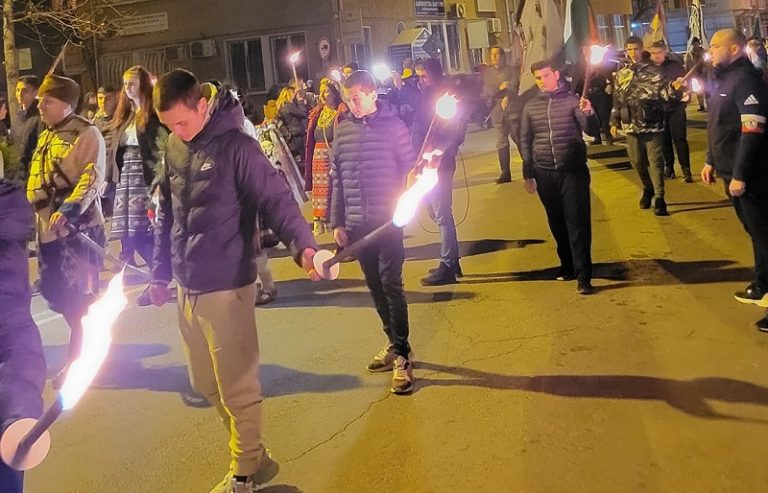 „Възпоменателно факелно шествие“ в Ловеч