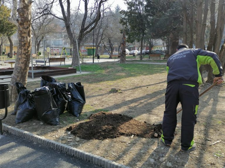 Община Троян започва пилотно да използва компоста, произведен от общинското предприятие „Хемус-Ресурс“ АД, за наторяване на зелените площи в града