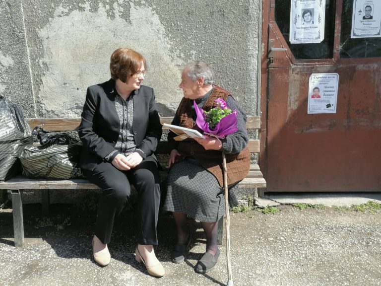 140 самотно живеещи възрастни хора и семейства в нужда получиха подкрепа за Великденските празници