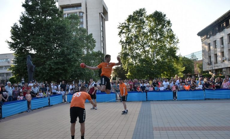 Голям зрелищен празник на спортните клубове в Ловеч