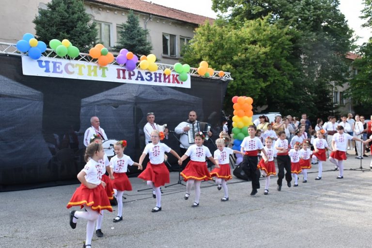 Детски панаир на изкуствата се проведе в Ловеч по повод 1 юни