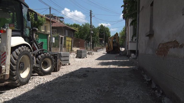 „Електрохолд” разкопава ремонтирана улица в Плевен (видео)