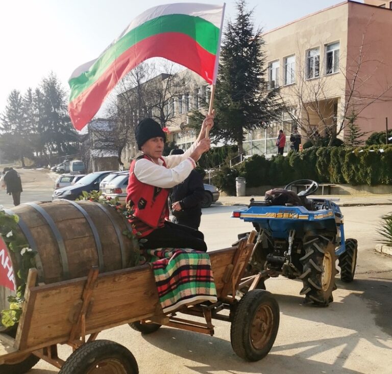 В ловешкото село Слатина с  парад на винопроизводители отбелязаха Трифон  Зарезан