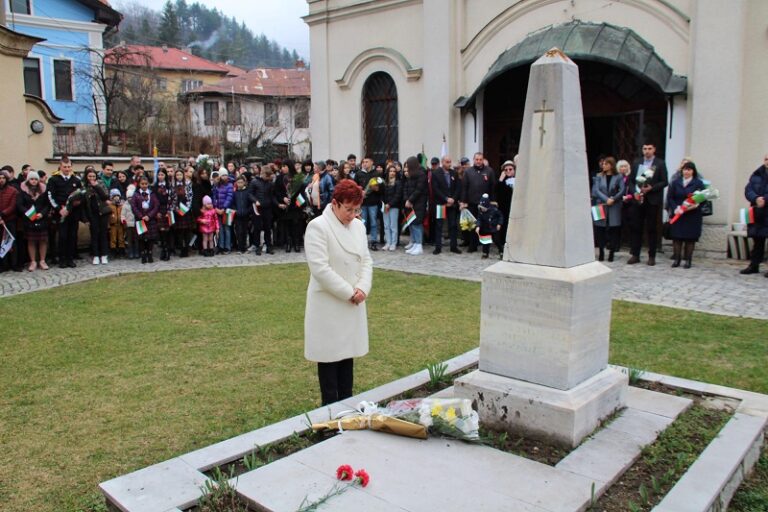 Тетевен отбеляза националния празник Трети март