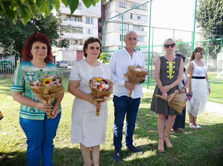 Откриха ново игрище за мини футбол в двора на ОУ „Христо Никифоров“ в Ловеч