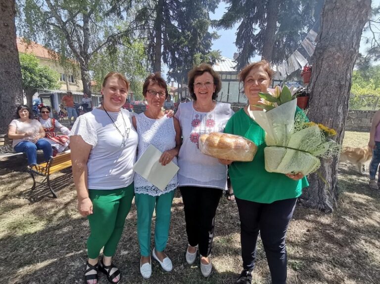 Кметът  на Община Ловеч се включи в  големия празник на село Деветаки