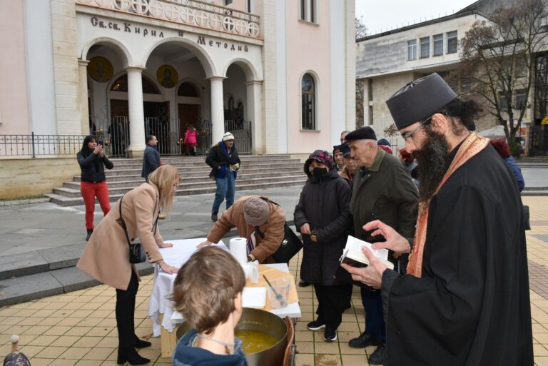 Община Ловеч ще спази традицията в деня на Св. Николай Чудотворец да има безплатна рибена чорба