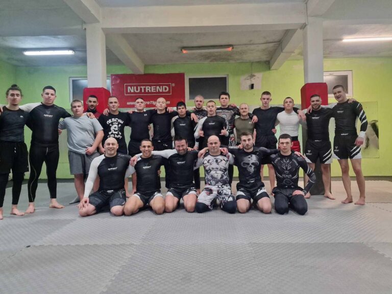 Ловешкият клуб по граплинг и джу джицу Еnergy grappling team  разкривайки клон в Троян