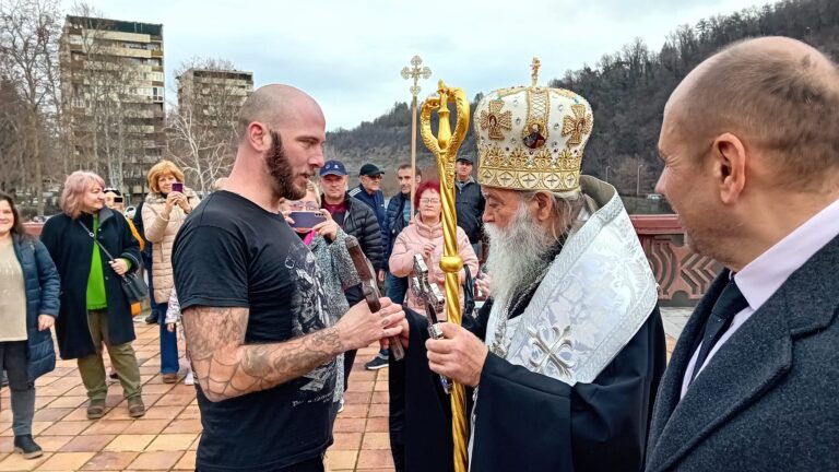 Ивайло Енчев – Рони спаси кръста на Богоявление в Ловеч