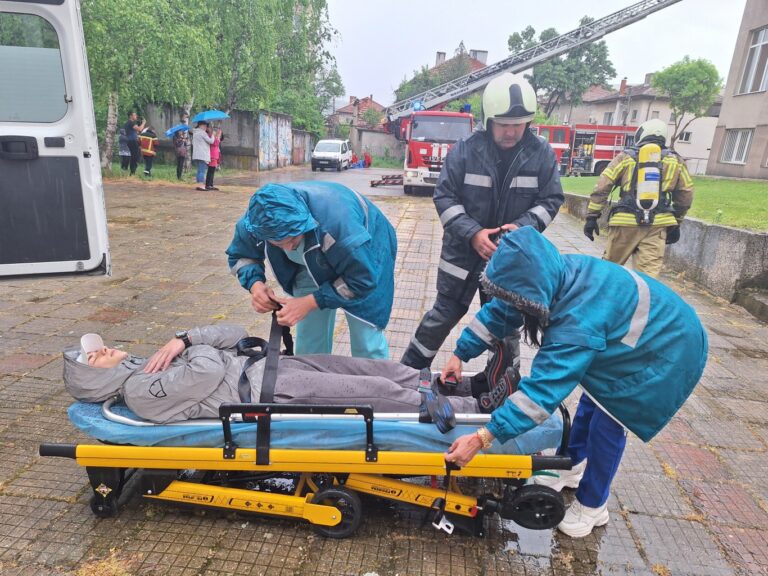 Общинският щаб за изпълнение на плана за защита при бедствия проведе семинар и тренировка за действия при земетресение