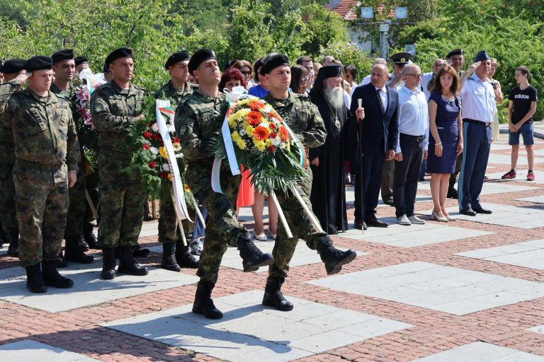 В Ловеч отбелязаха тържествено 187-годишнината от рождението на Васил Левски