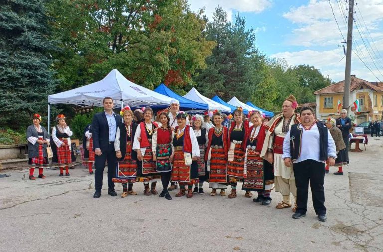 Участници от девет села в първия кулинарно-фолклорен фестивал в Горно Павликене