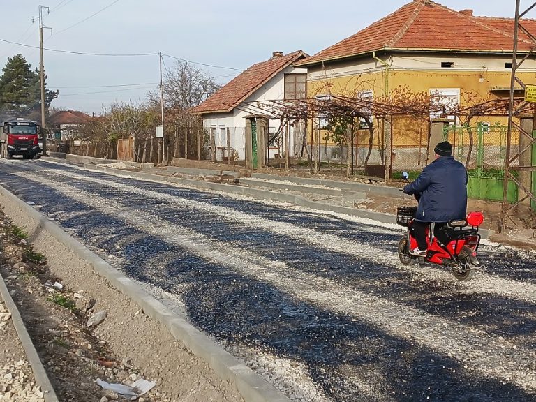 Текат строително-ремонтните  работи по проект на Общината за реконструкция и рехабилитация на улична мрежа