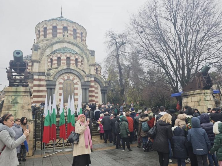 Отдадохме почит на загиналите за Освобождението за Плевен