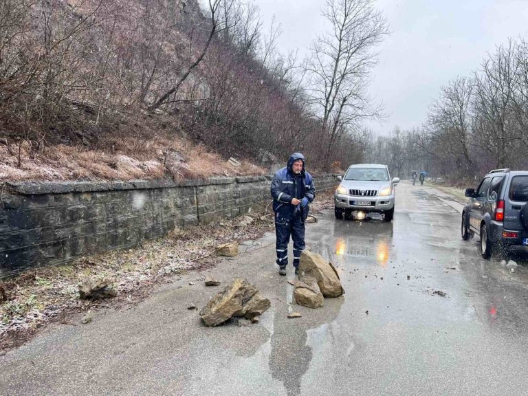 Временно е затворен за МПС пътният участък между селата Казачево и Горно Павликене