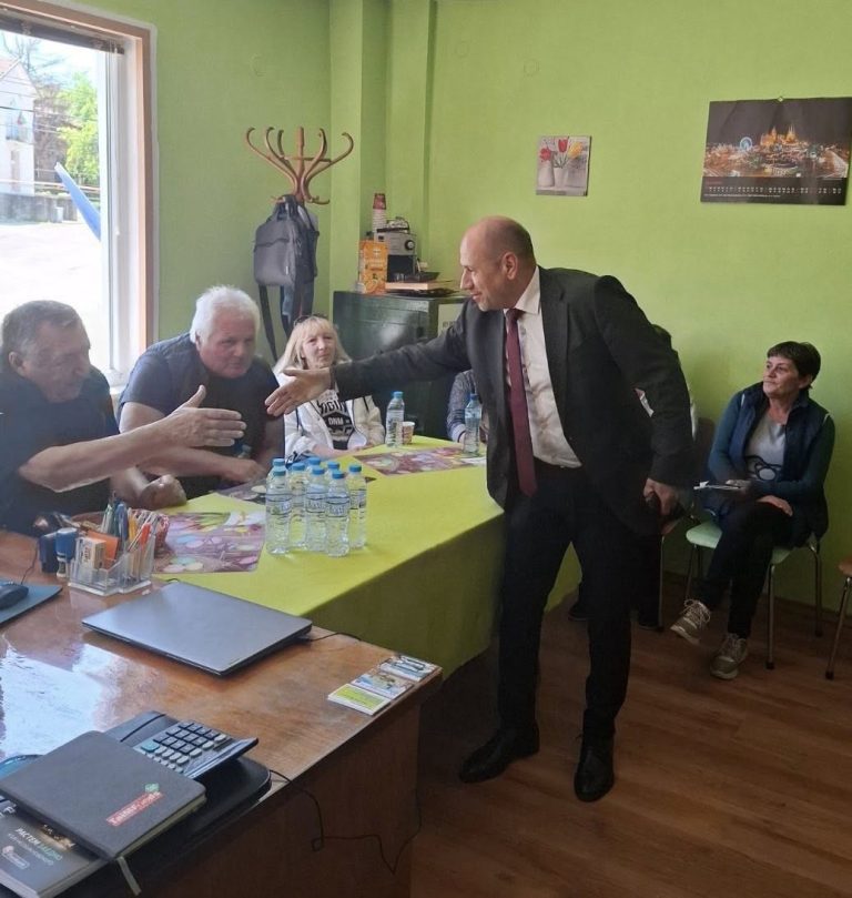 Кметът на Ловеч се срещна с жители на Смочан и Пресяка