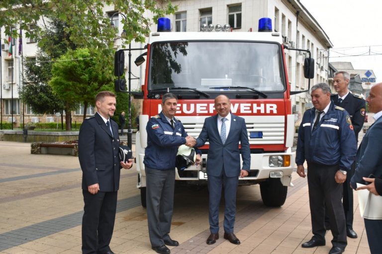 Ловеч получи пожарен автомобил от град Ерфурт, Германия