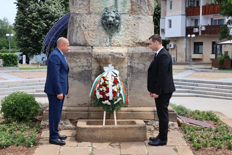 Ловеч почита паметта на Христо Ботев и падналите за свободата на България на 2 юни