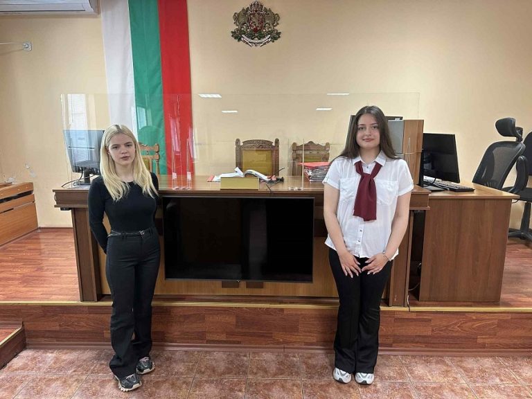 Ученици влязоха в ролята на „Председател на Районен съд-Плевен за един ден“