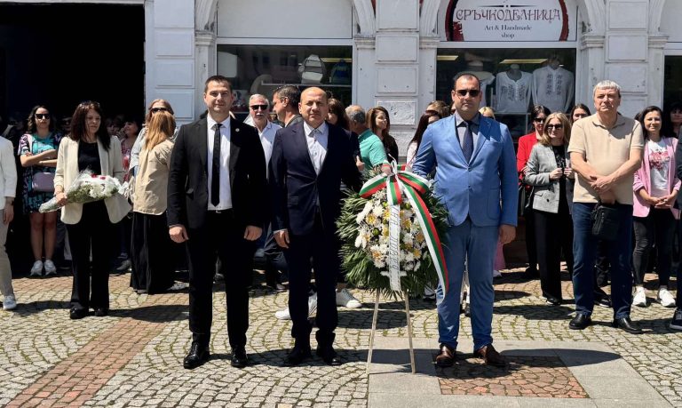 В Ловеч бе почетена паметта на Ботев и  загиналите за свободата и независимостта на България