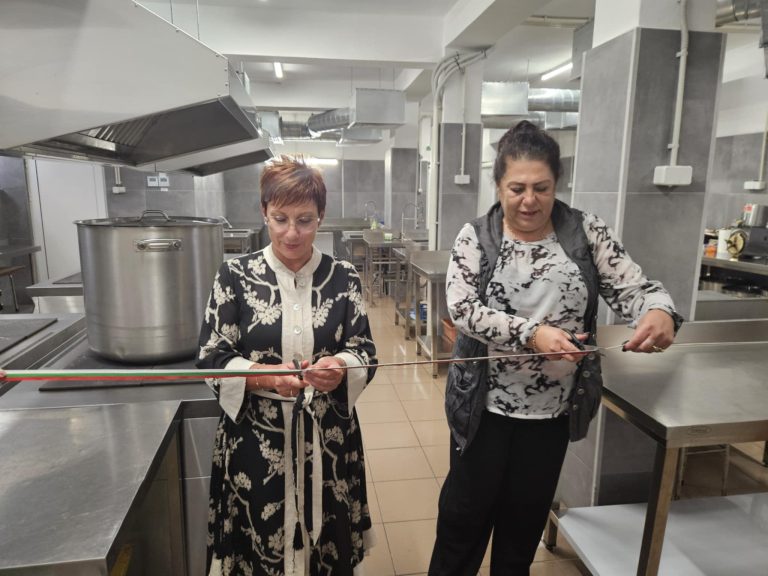 Откриха обновената и разширена кухня-майка към Домашния социален патронаж в Тетевен