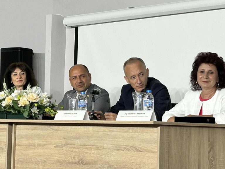 Педагози обсъдиха на среща в Ловеч с министъра на образованието промените в Закона на предучилищното и училищното образование