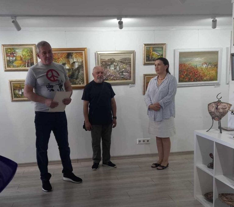 Областният управител откри изложбата на Петкан Наков в арт галерия „Мостове“ в Ловеч