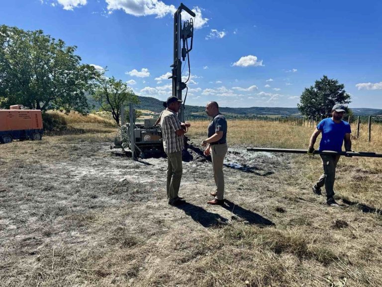 Нов сондаж в село Радювене ще облекчи водния режим