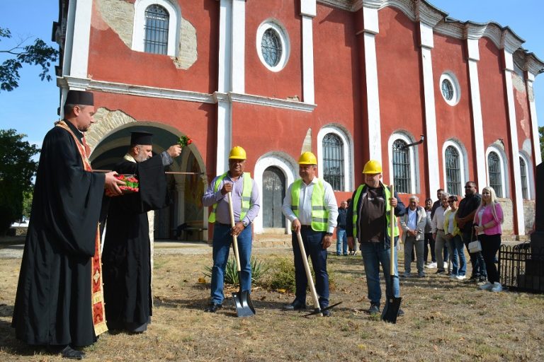 Започна възстановяване на сградата на храма „Св. Архангел Михаил“ в с. Лесичери