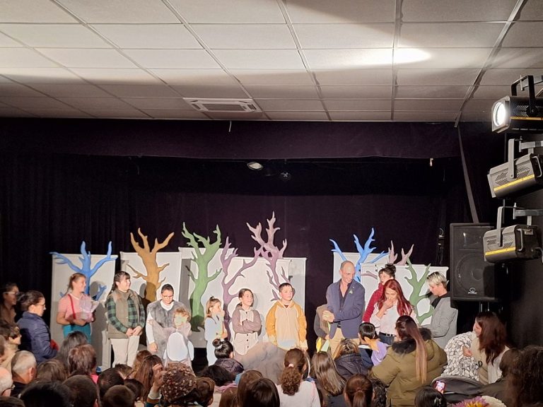 Деца усвояват тайните на театралното изкуство със спектакъла „Приключенията на Лиско“