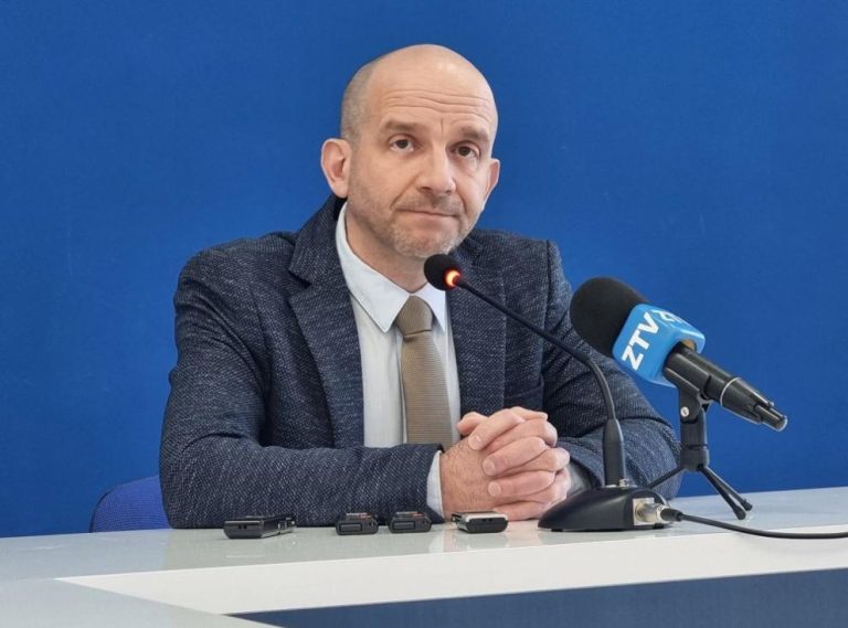 Общинският съветник Стефан Тихолов напусна групата на ИТН в Ловеч