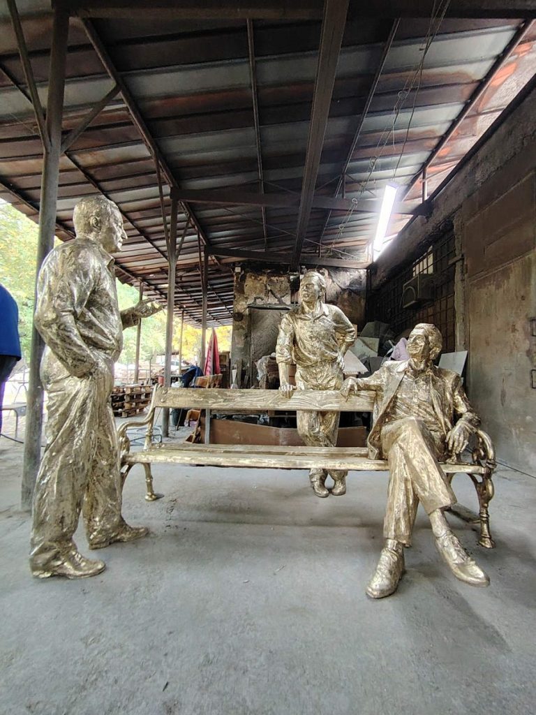 Пред завършване е скулптурната композиция „Земляците“