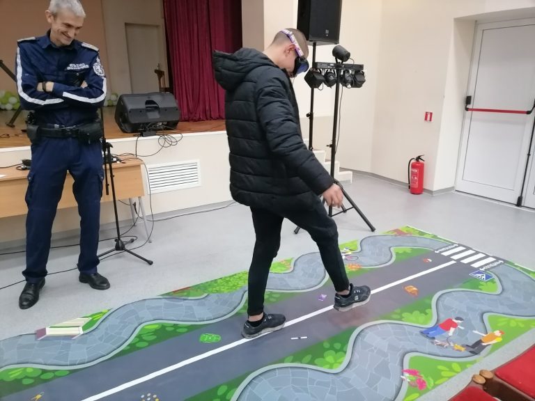 „Без дрога на пътя“ – ученици от Ловеч се включиха в превантивна инициатива