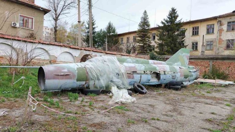 Допитване за поставяне на самолет МиГ-21 на Алеята на космонавтите в Ловеч